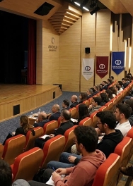 Yabancı Diller Yüksekokulu Öğrencilerini Fakülte Hocalarıyla Buluşturuyor afişi