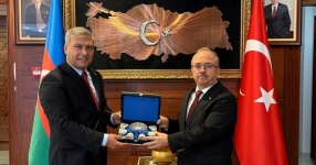 Anadolu Üniversitesi Rektörü Prof. Dr. Yusuf Adıgüzel, Bakü Büyükelçisi Birol Akgün ile bir araya geldi