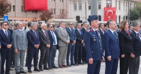 Rektör Adıgüzel, 19 Eylül Gaziler Günü törenine katıldı