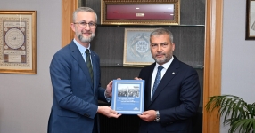  Ukrayna’nın Ankara Büyükelçisi Celal’den Anadolu Üniversitesine ziyaret