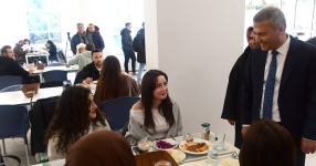 Anadolu Üniversitesi, yemek bursu ile 2600 öğrencisinin yanında