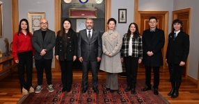 “Diyalog–Bütünleşme” sergisi kapsamında Çinli Heyetten Anadolu Üniversitesi’ne ziyaret