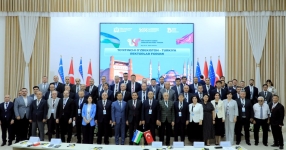  Rektör Adıgüzel Buhara’da Anadolu Üniversitesinin küresel eğitim vizyonunu anlattı