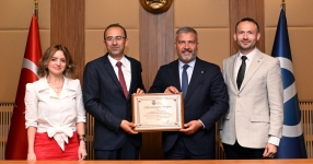  TURAK’tan Anadolu Üniversitesi EMYO’ya akreditasyon plaketi