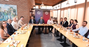  Vali Yılmaz uluslararası öğrencilerle buluştu