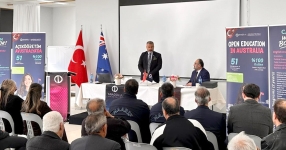  Rektör Adıgüzel’den Avustralya’da Açıköğretim ve uluslararası iş birliği temasları