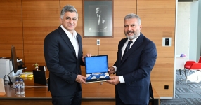  Rektör Adıgüzel, Eti Global CEO’su Ercan Öz’ü ziyaret etti